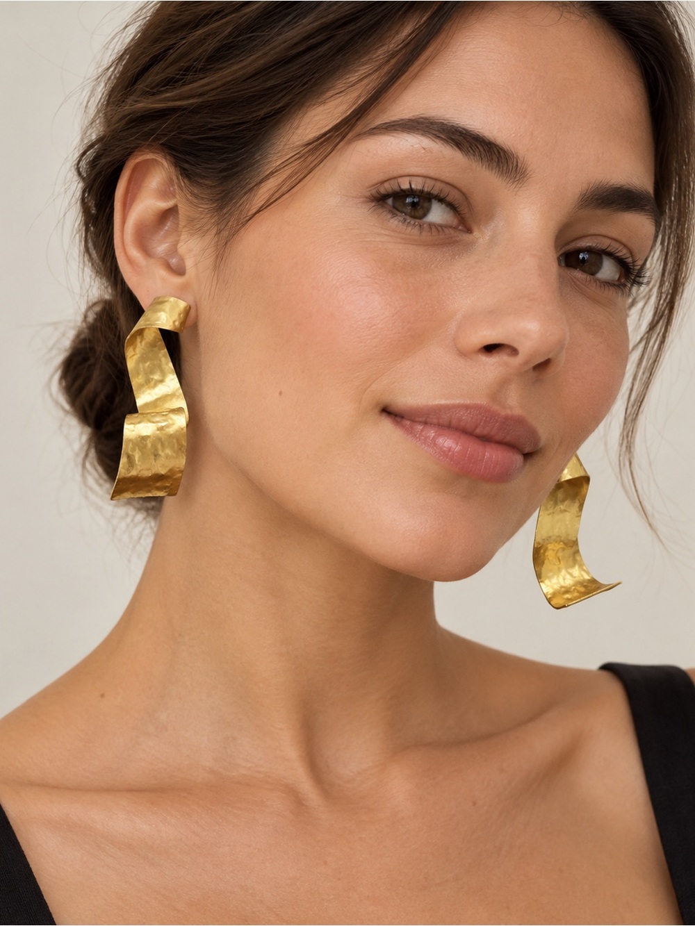 Madewell Hammered Gold-Tone Sculptural Ribbon Drop Earrings